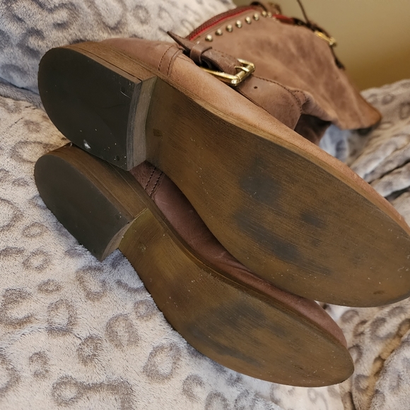 Steve Madden Lynet Knee High Leather Boot brown with red zipper and studs - Picture 7 of 10